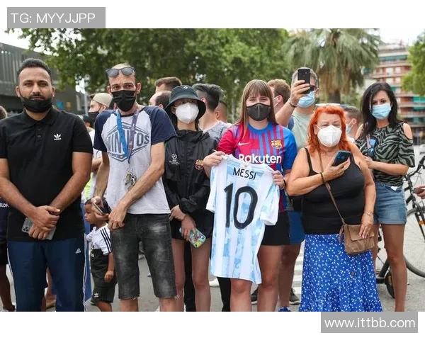 梅西2021年离开巴塞罗那俱乐部引发球迷热议：一代传奇的告别